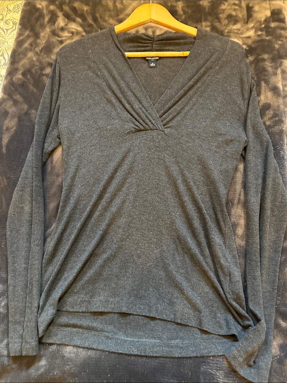 Banana Republic Factory Charcoal Gray V-Neck Long Sleeve Top